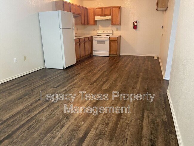 1110 Williams Ave Cleburne, TX 76033 photo 5