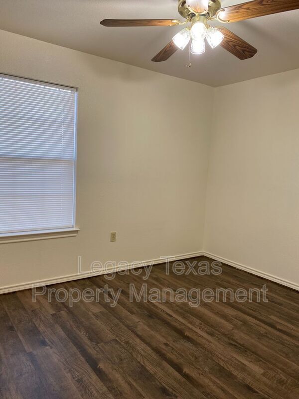 1110 Williams Ave Cleburne, TX 76033 photo 2
