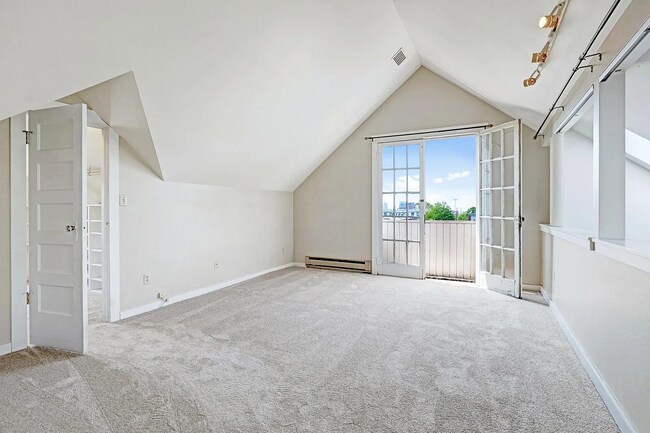 401 11th Ave E Seattle, WA 98102 photo 3