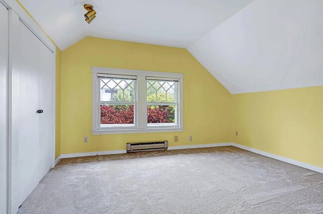 401 11th Ave E Seattle, WA 98102 photo 5