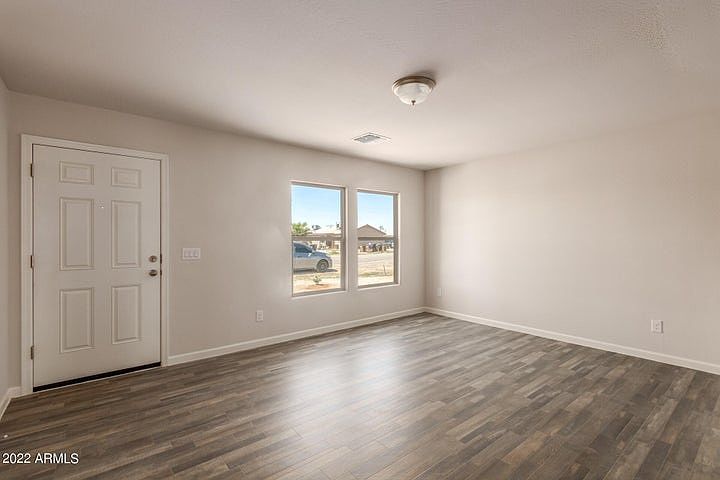 4025 N Montgomery Cir photo 5