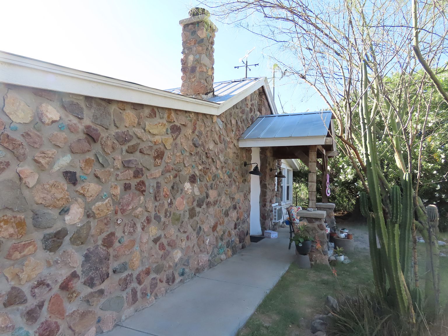 154 S Stone Ave photo 3