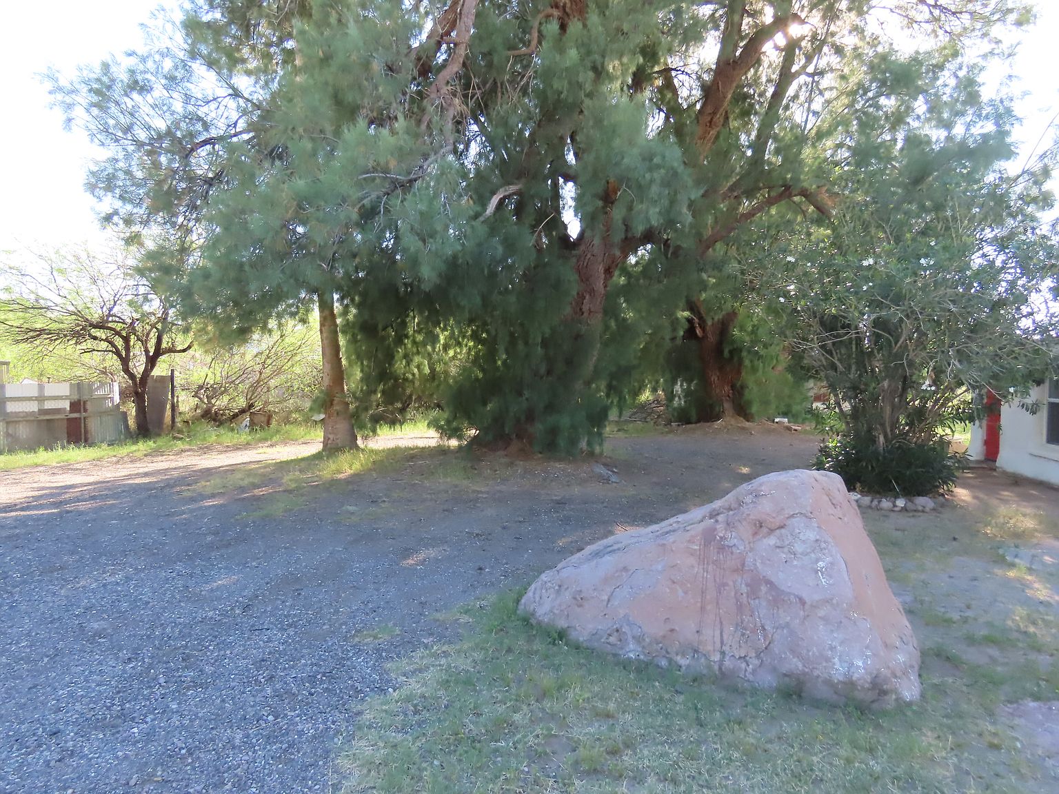 154 S Stone Ave photo 2