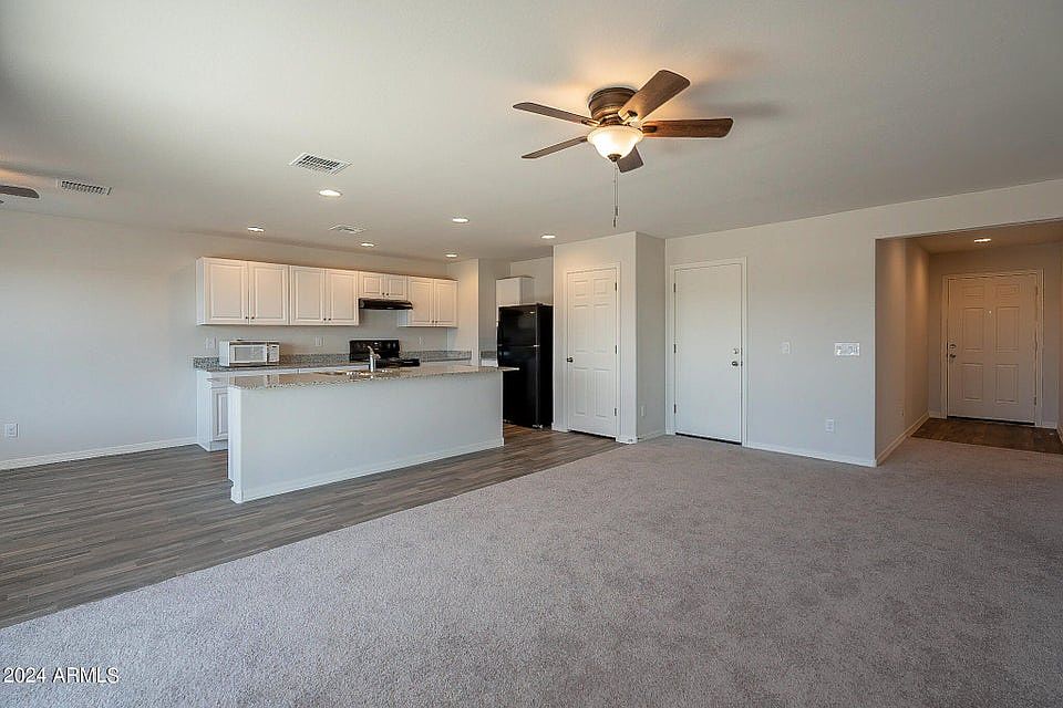809 W Raymond St photo 5