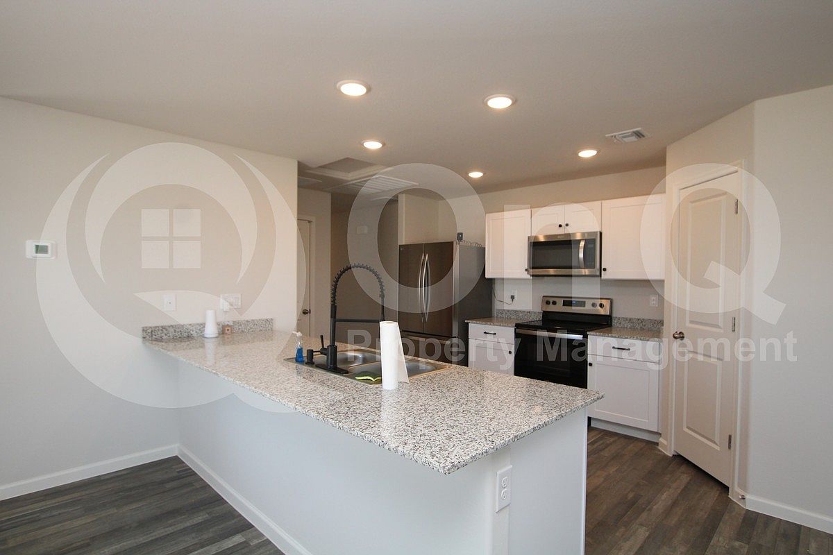 3750 N San Carlos Dr photo 2