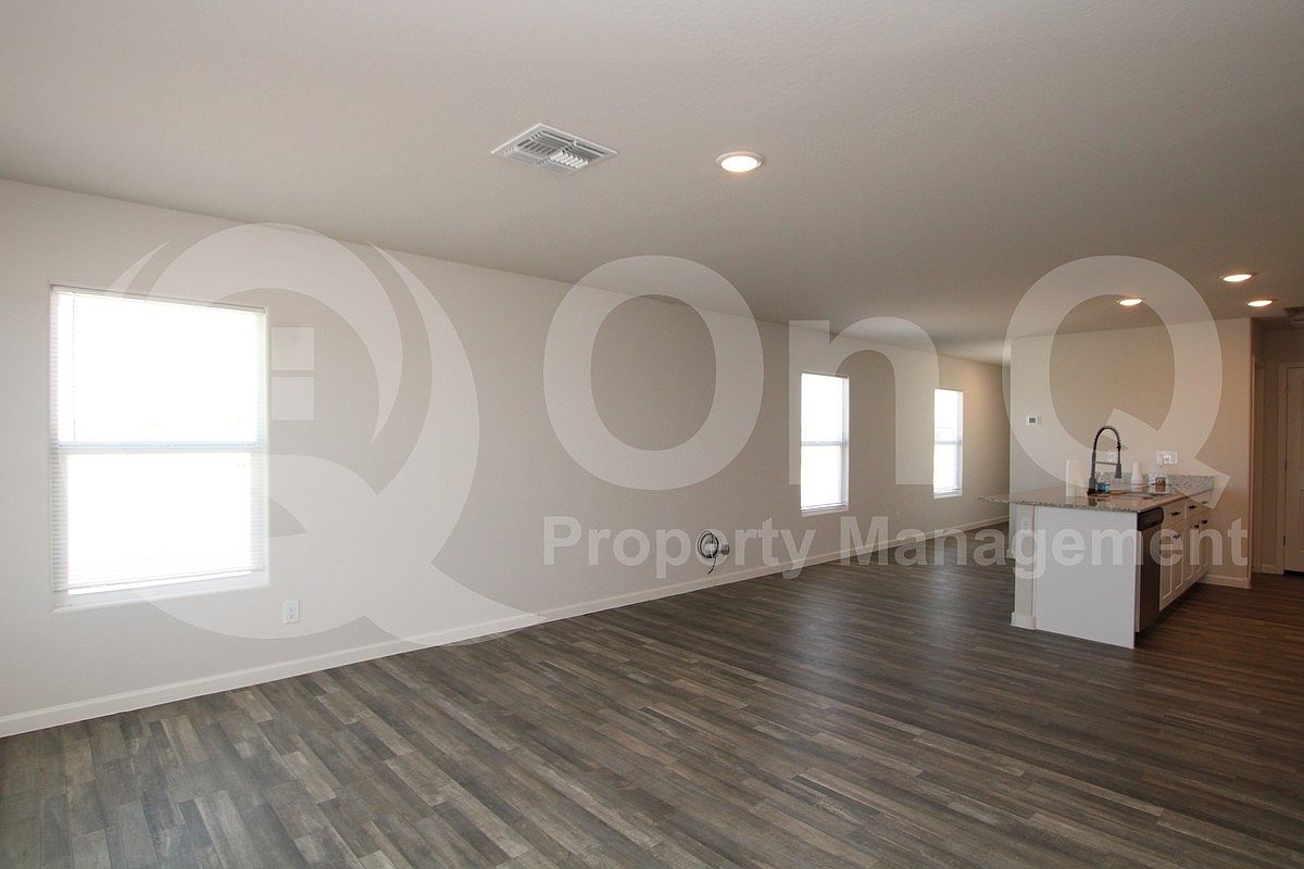 3750 N San Carlos Dr photo 5