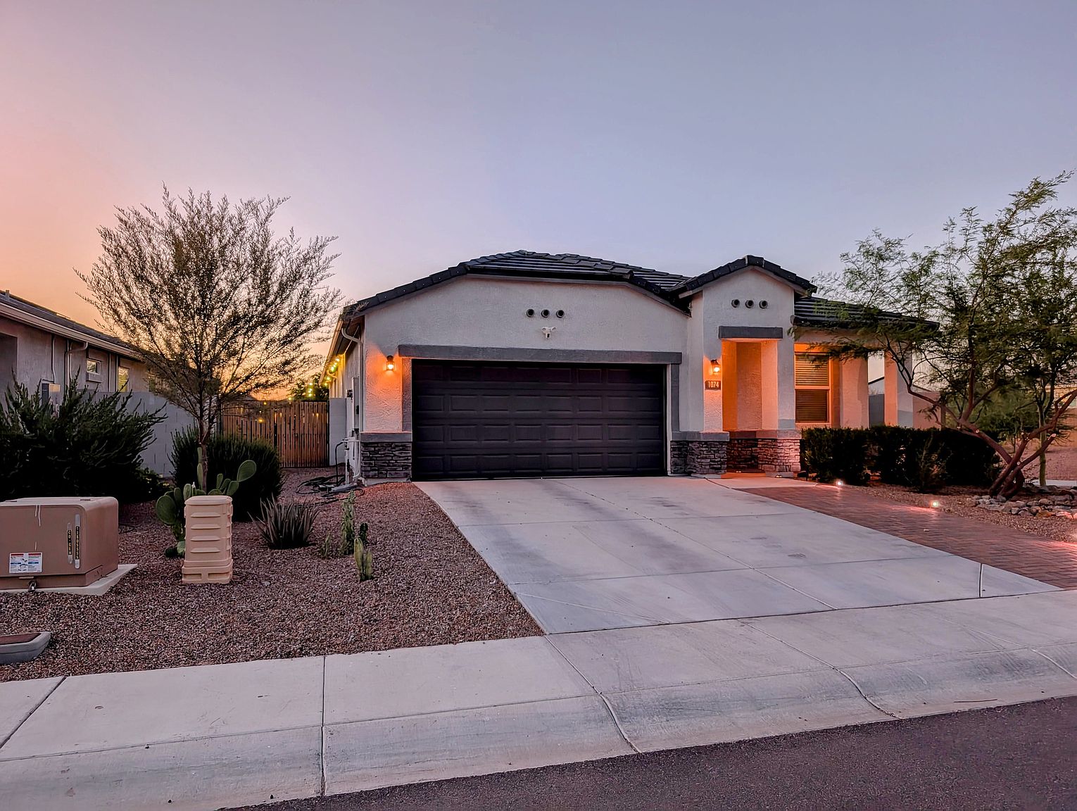 1074 W Avalon Canyon Dr photo 3