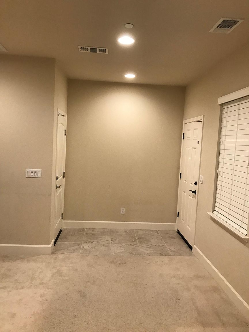 670 N Plumas Dr photo 3
