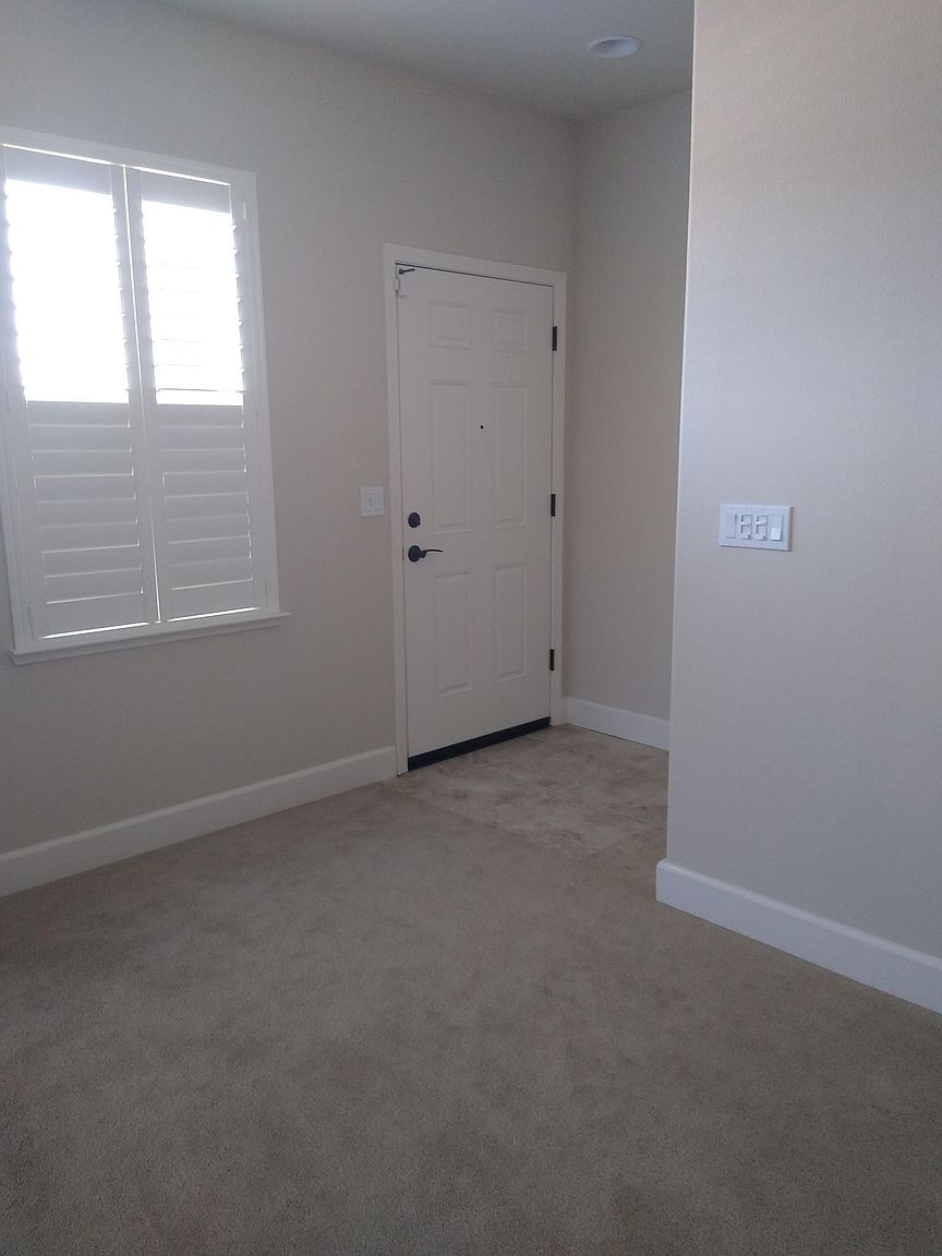691 N San Marcos Dr photo 2