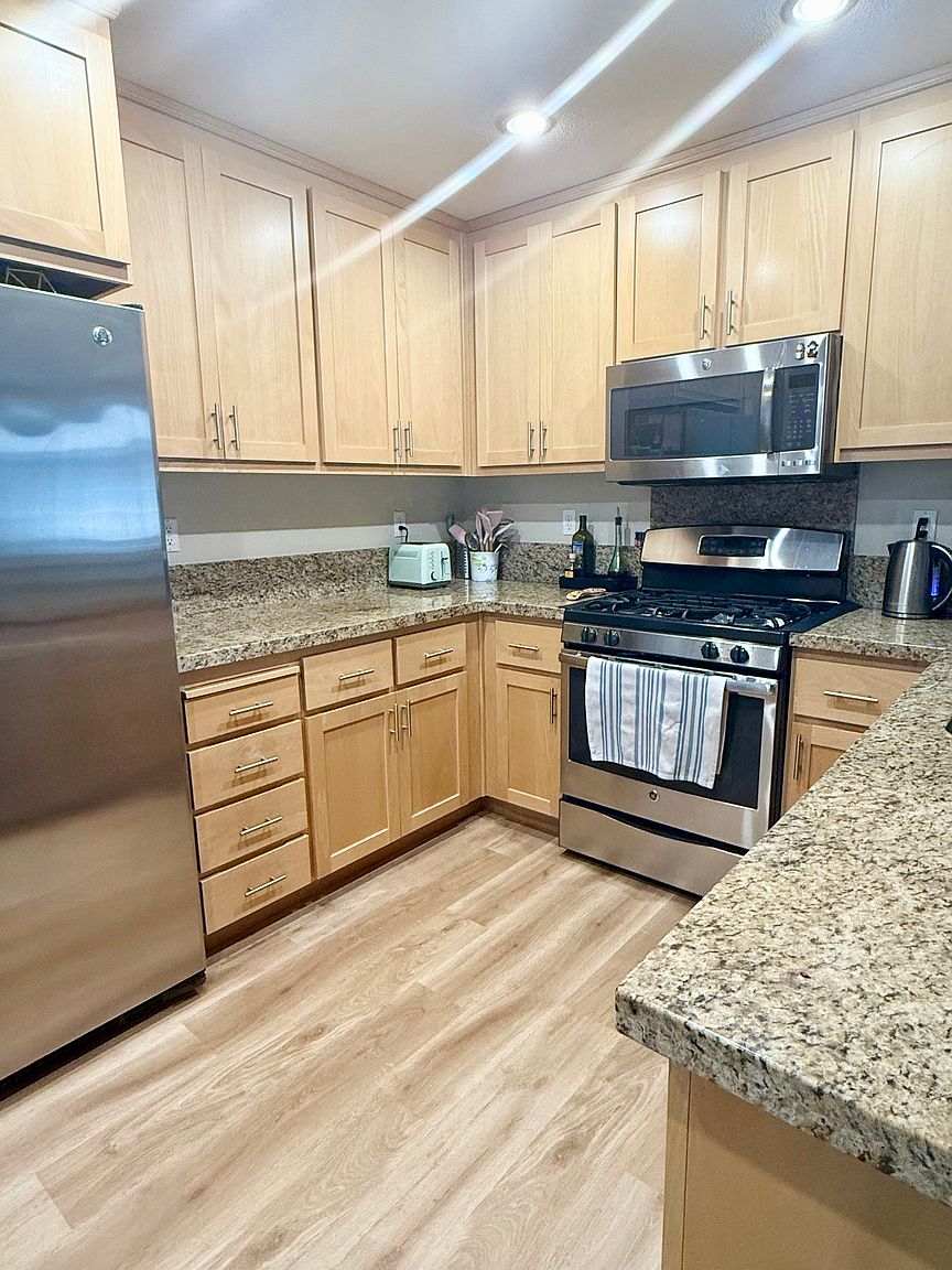 157 Zephyr Pl photo 3