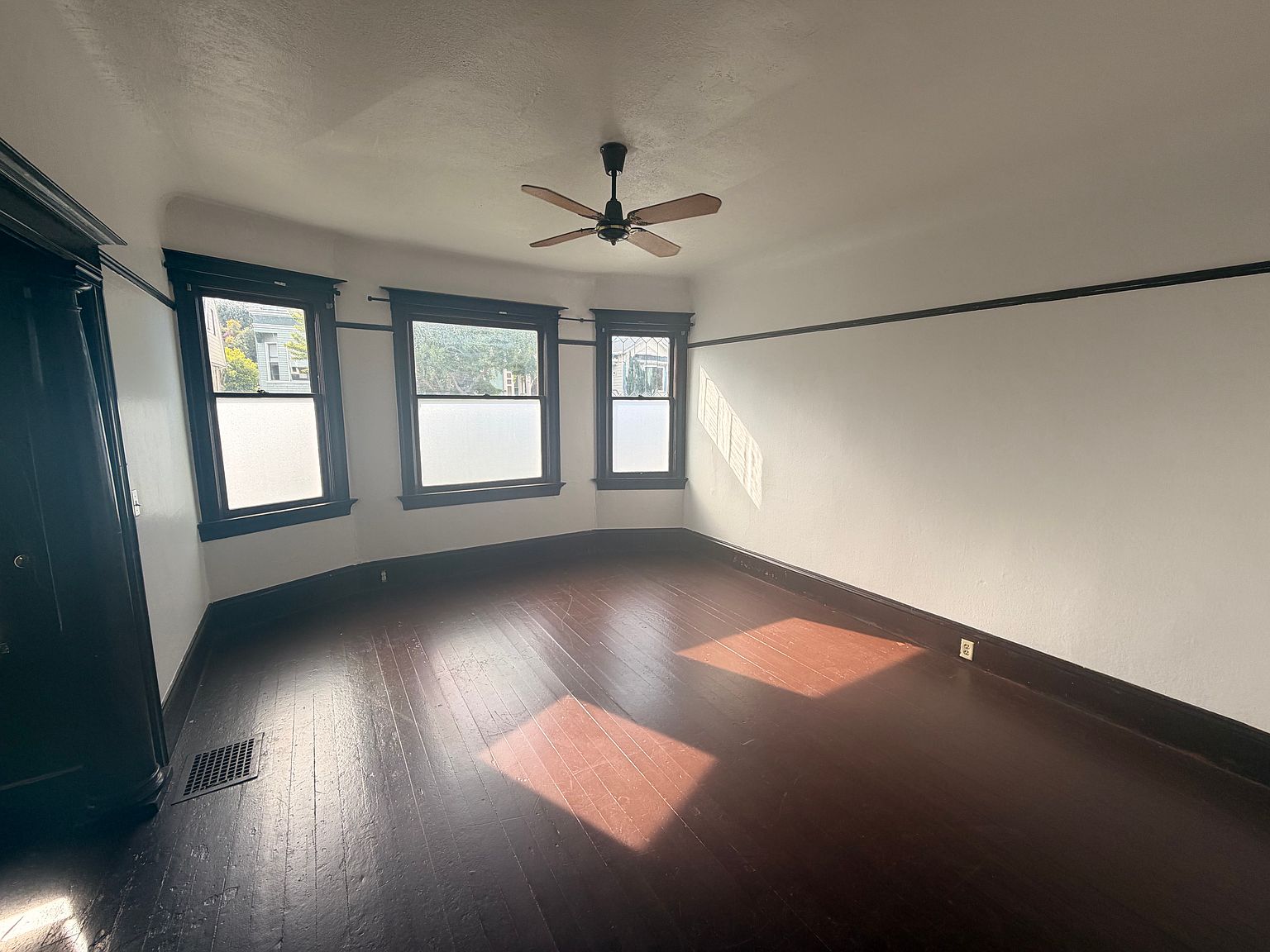 1BR/1BA Duplex on Magnolia St · Oakland photo 3