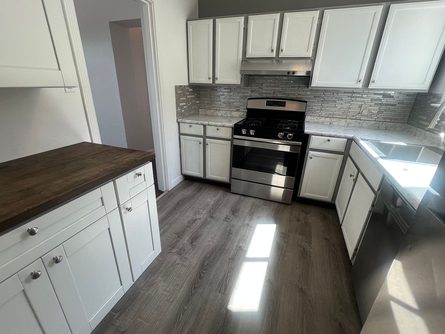 2BR/1BA Single Family House on 44th Ave · San Francisco photo 5