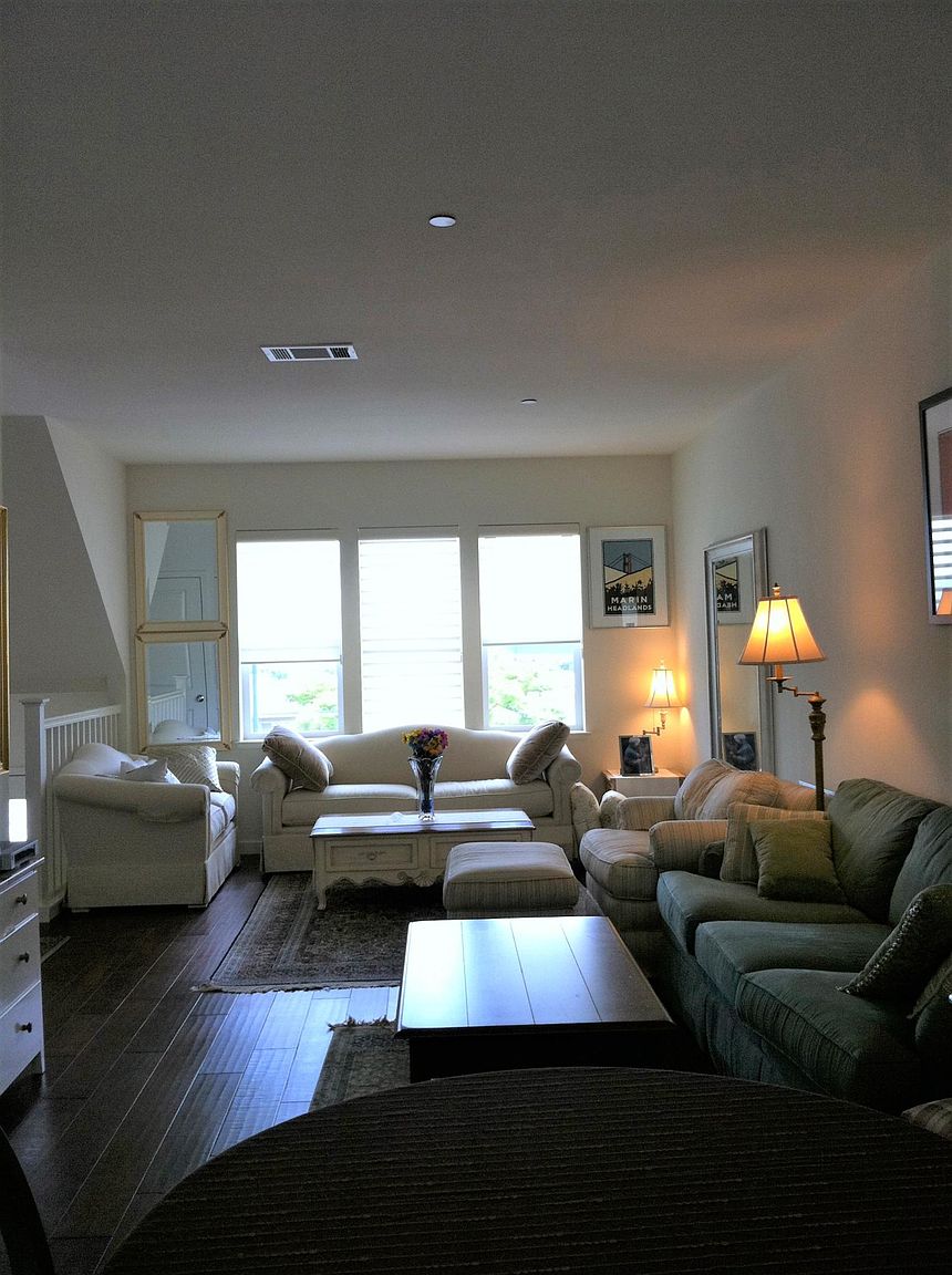 1903 Newbury Dr photo 2