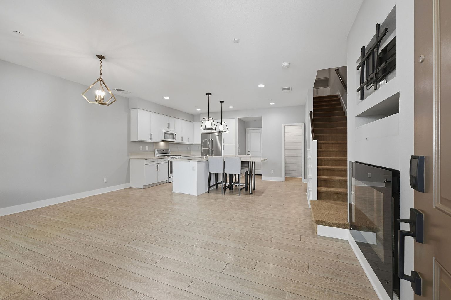 1730 Fairlead Ave photo 4