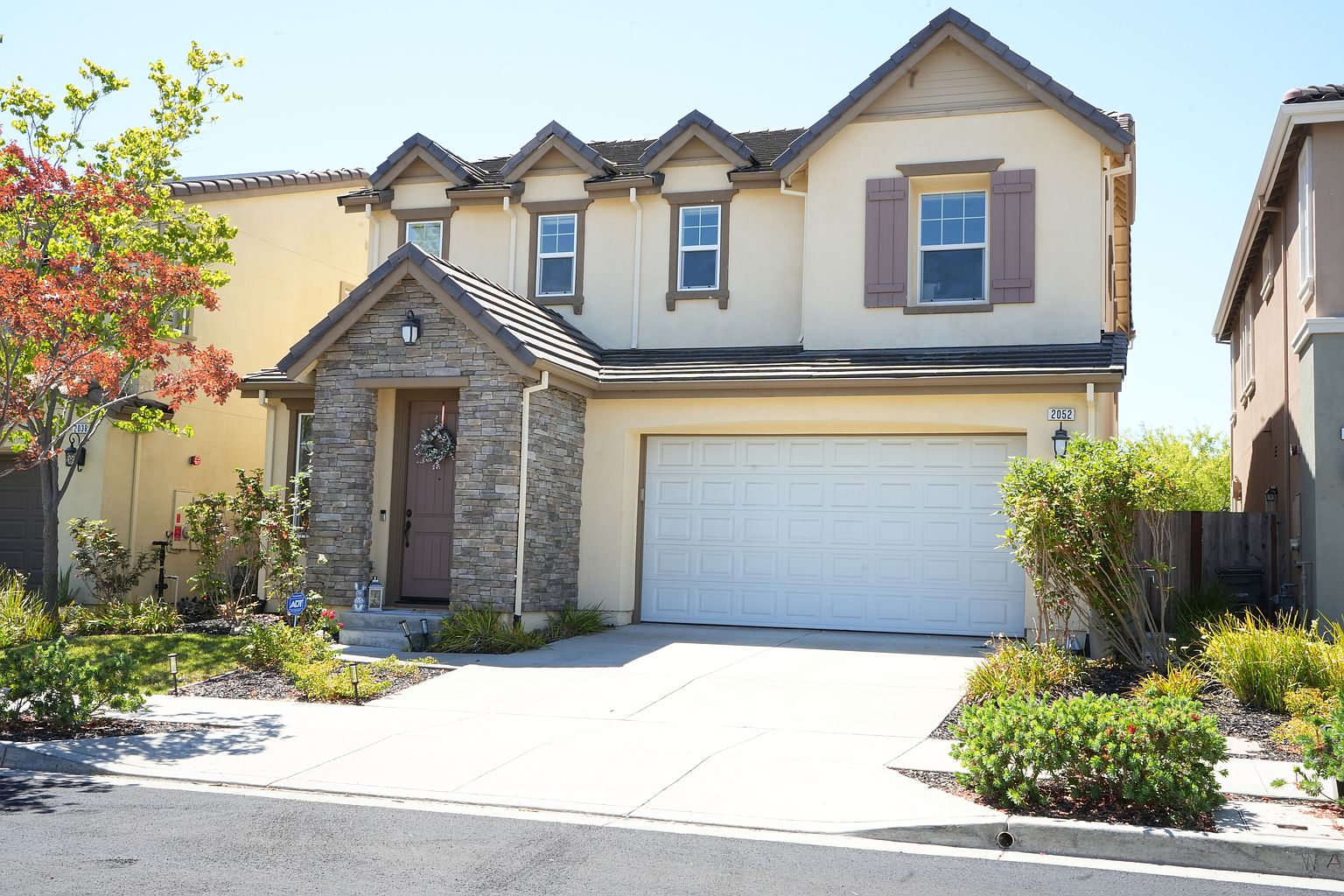 2052 Haggerty Dr photo 2