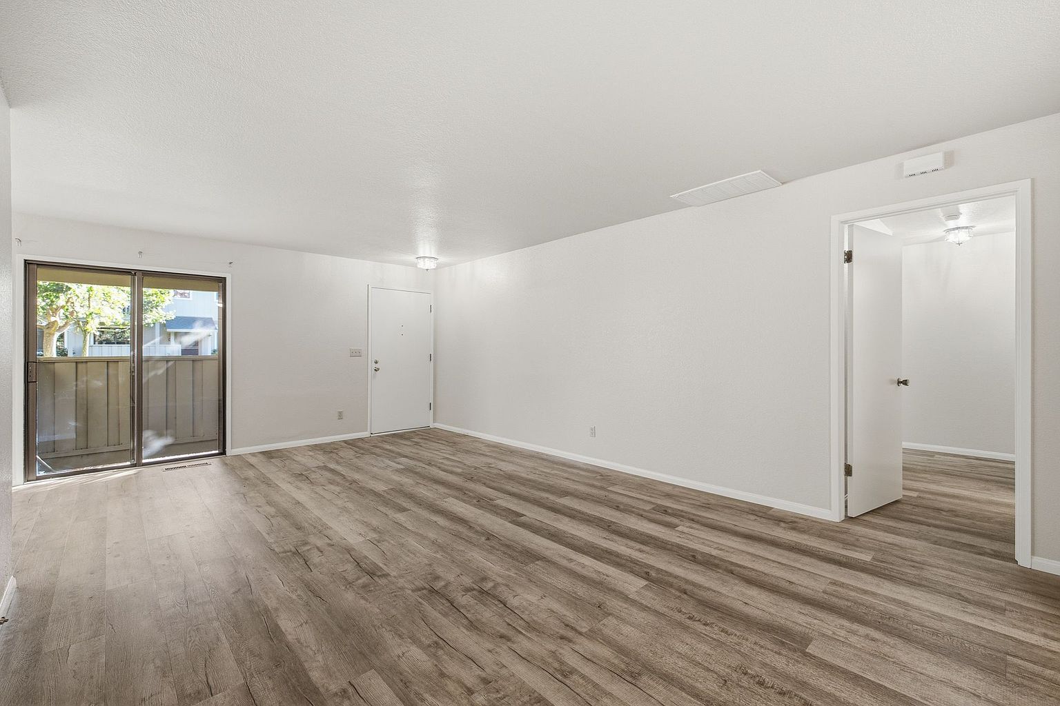 18900 Sara Park Cir photo 4