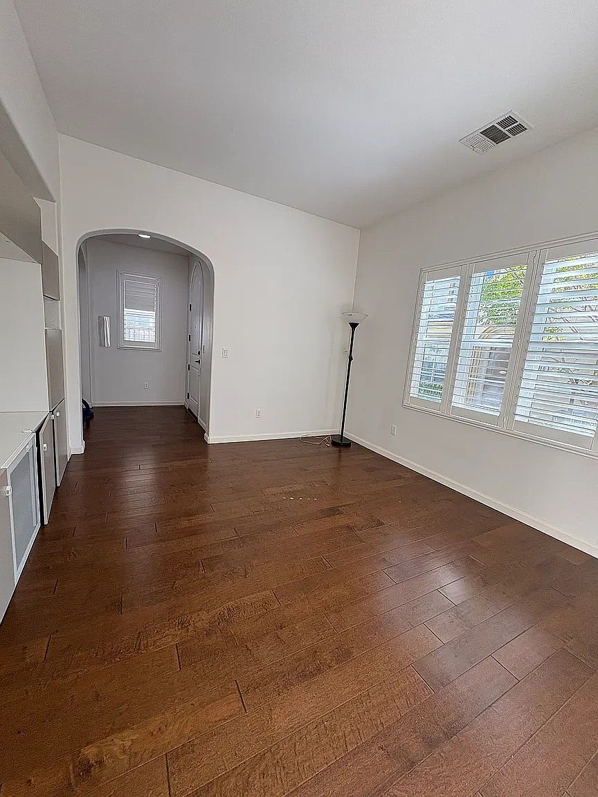 1016 Applewood Dr photo 5