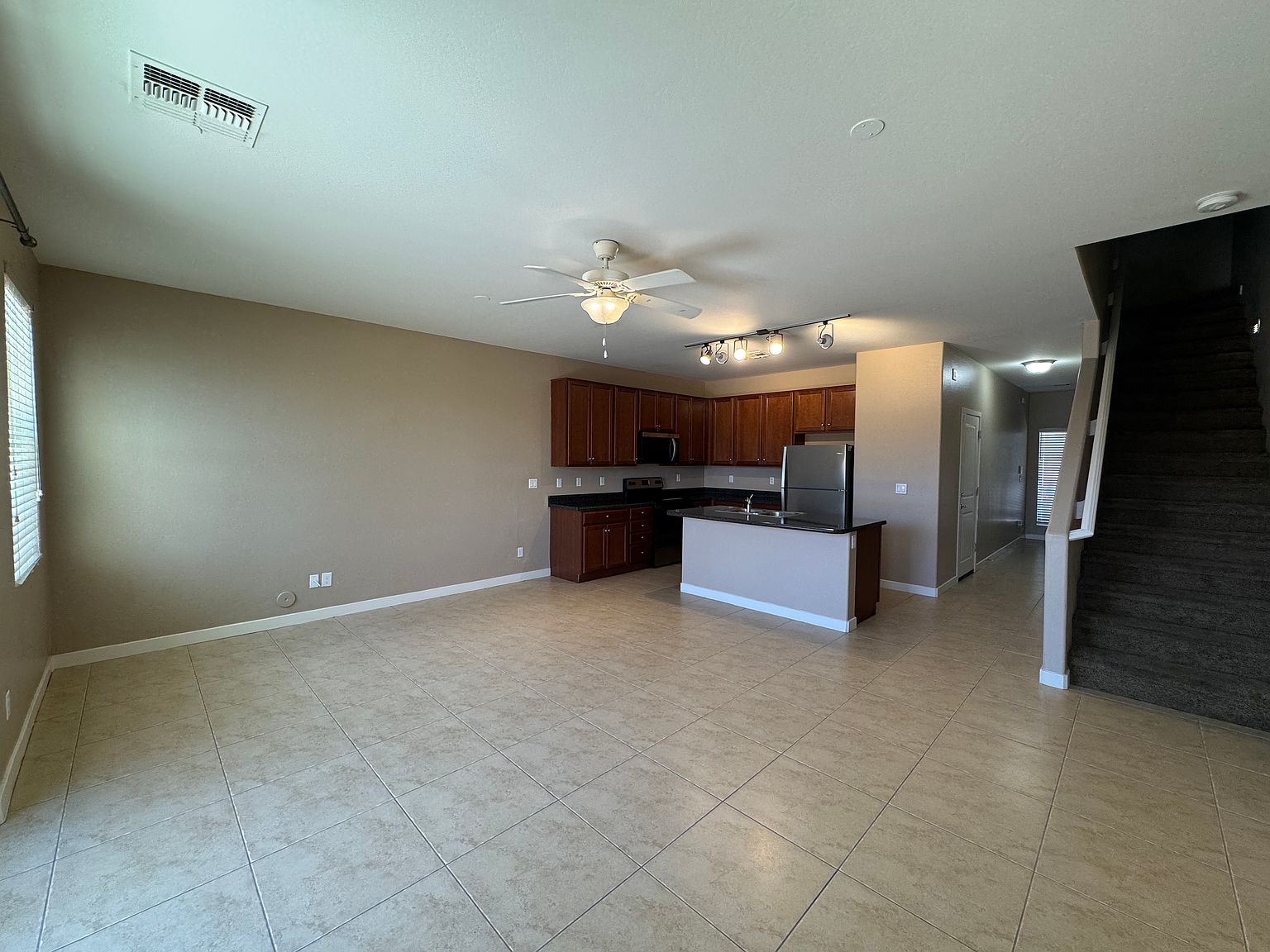 1115 E Cedar St photo 3