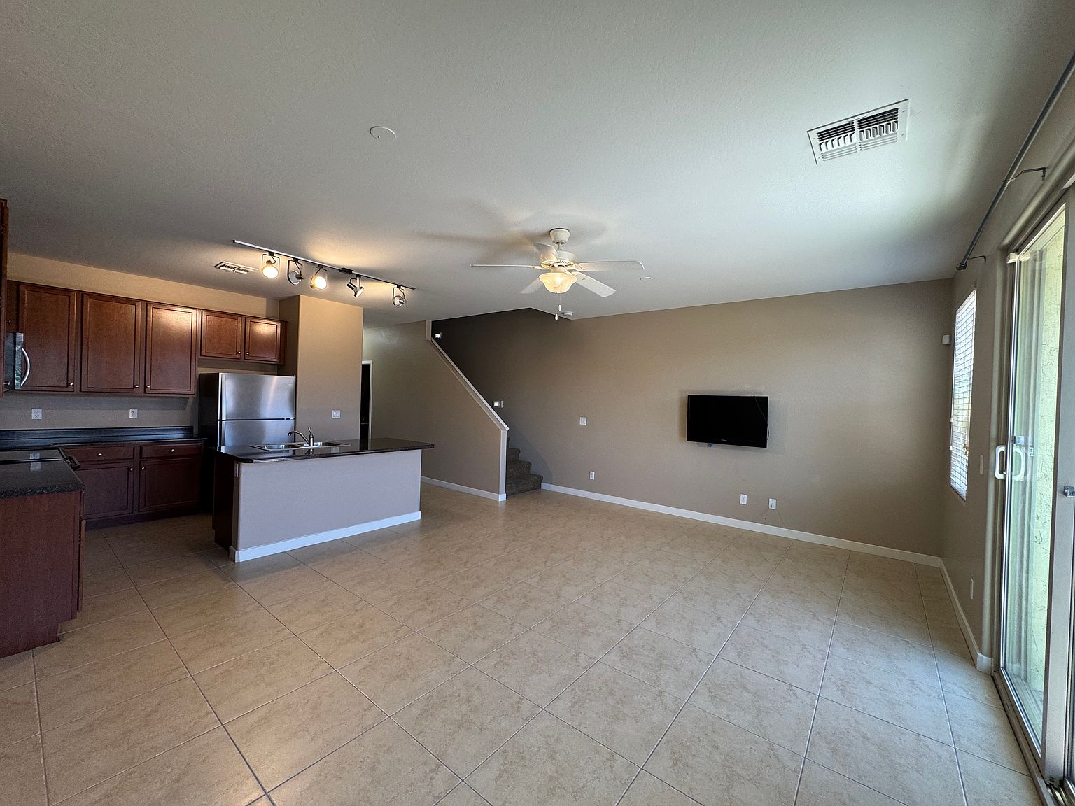 1115 E Cedar St photo 5