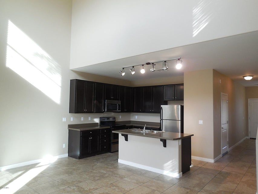 1131 E Cedar St photo 2