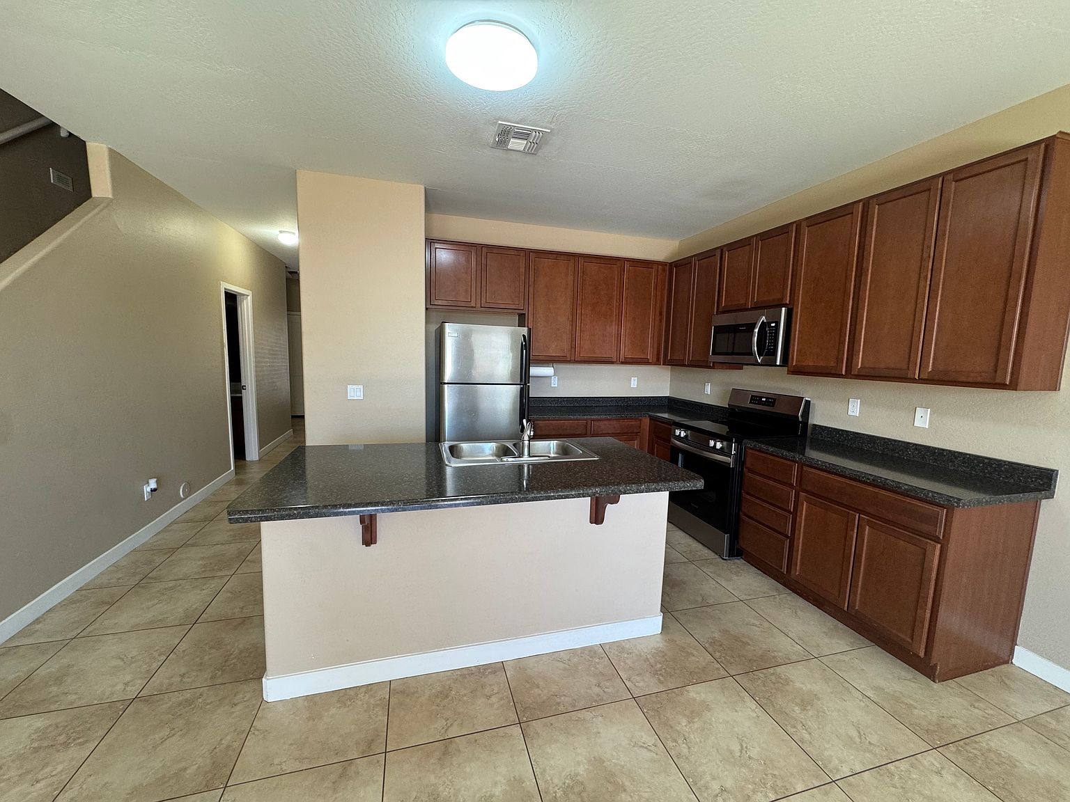 1143 E Cedar St photo 4