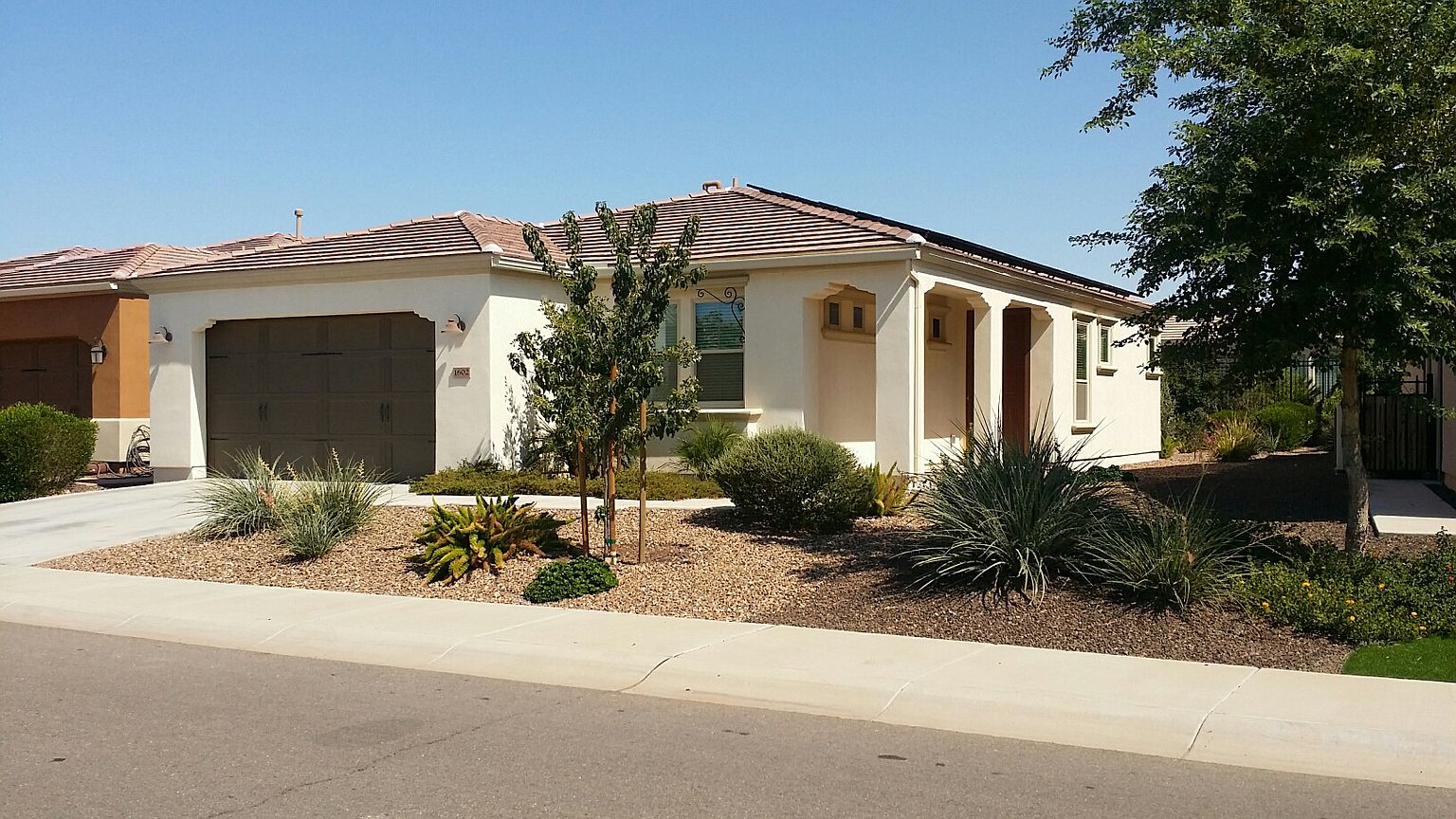 1602 E Azafran Trl photo 4