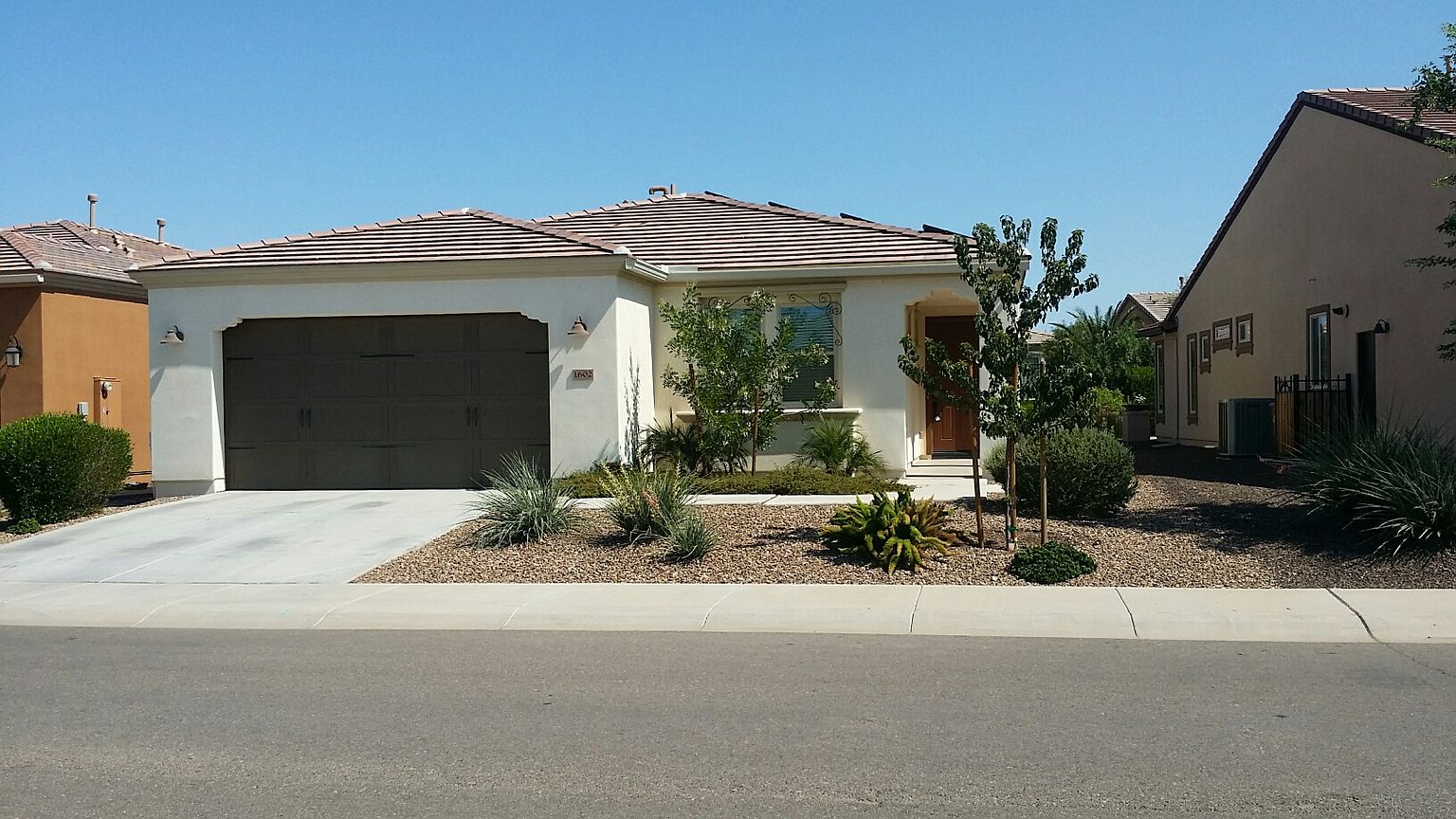 1602 E Azafran Trl photo 2