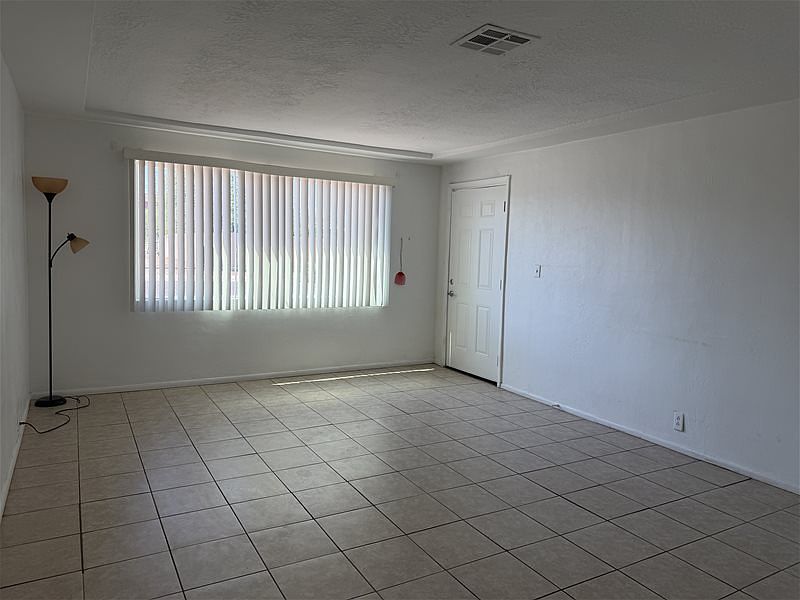 200 W Hill Dr photo 4