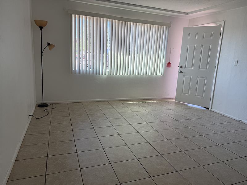 200 W Hill Dr photo 2
