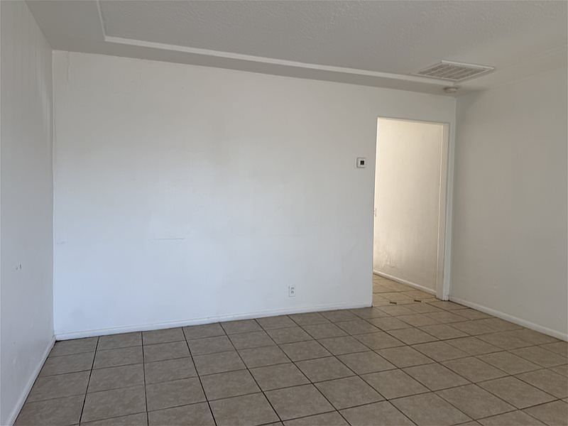 200 W Hill Dr photo 3