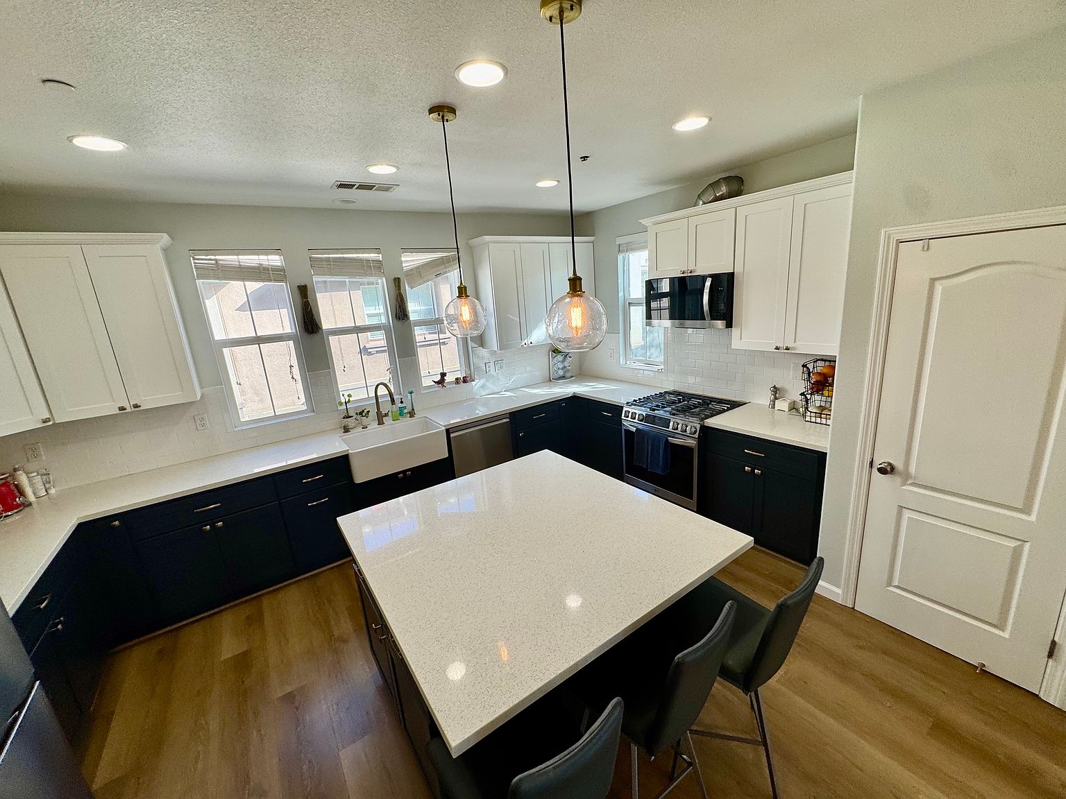 632 Moss Way photo 4