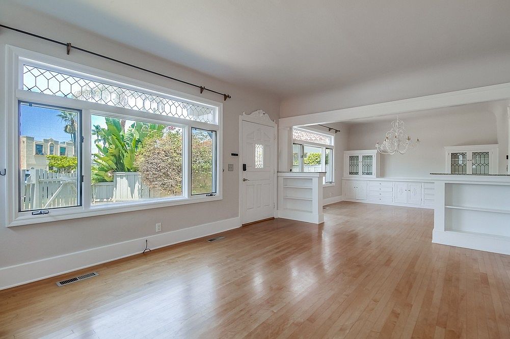 521 Palm Ave photo 3