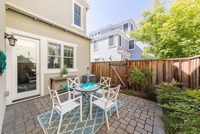 150 Calderon Ave photo 2