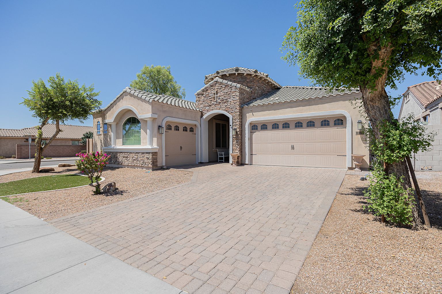224 E Mead Dr photo 3