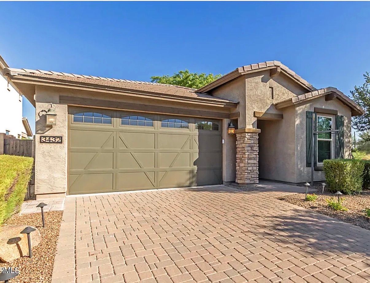 3432 E Strawberry Dr photo 5