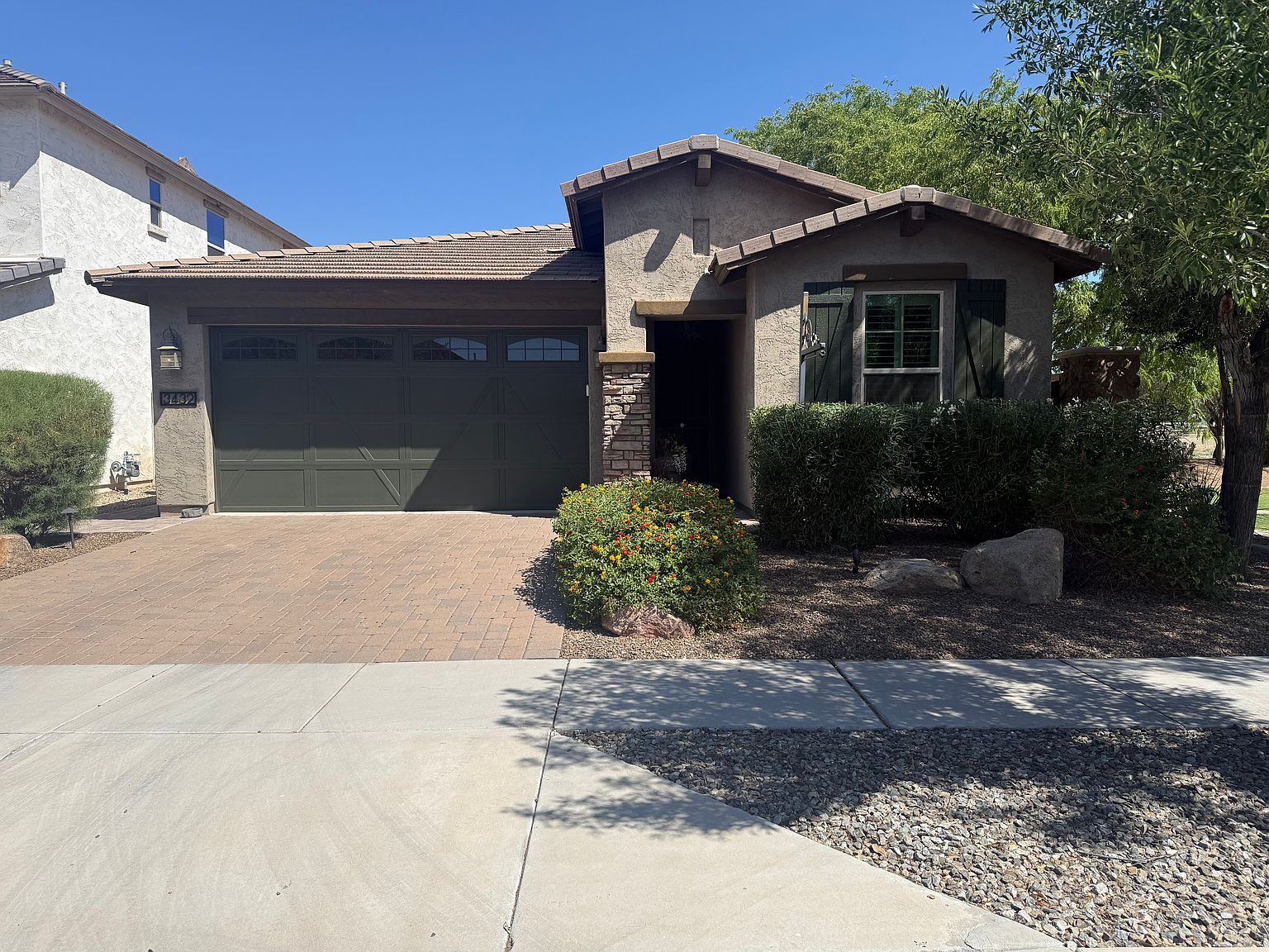 3432 E Strawberry Dr photo 4