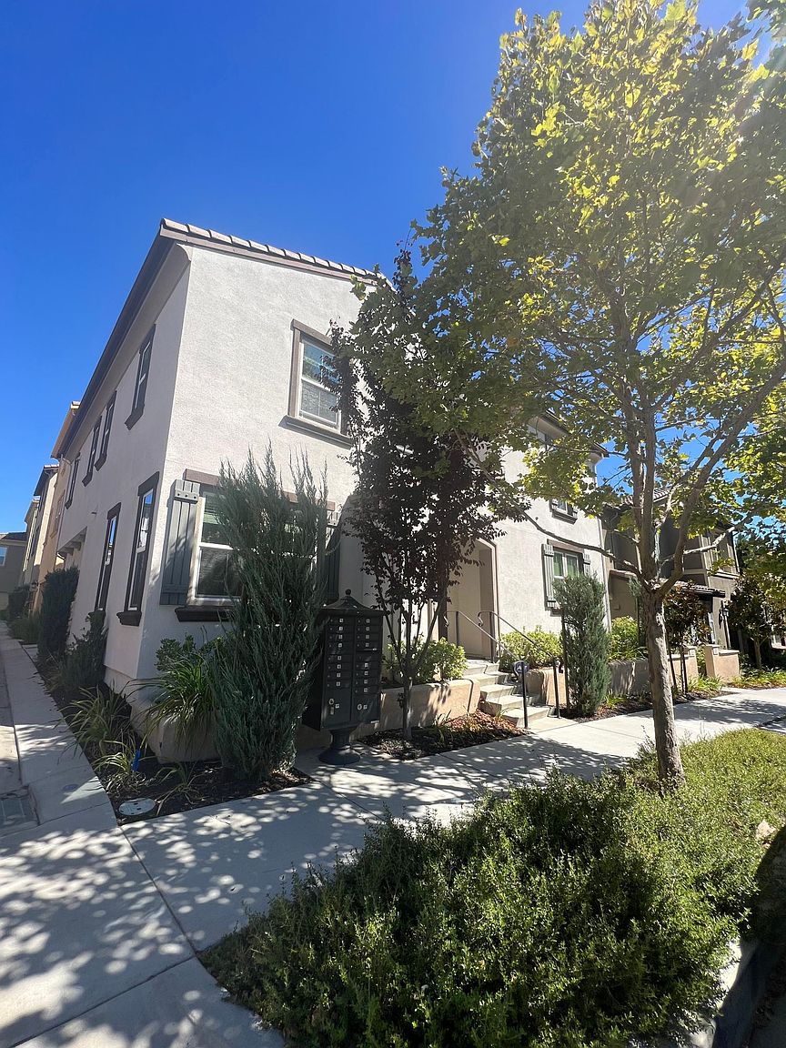 2985 Vittoria Loop photo 2