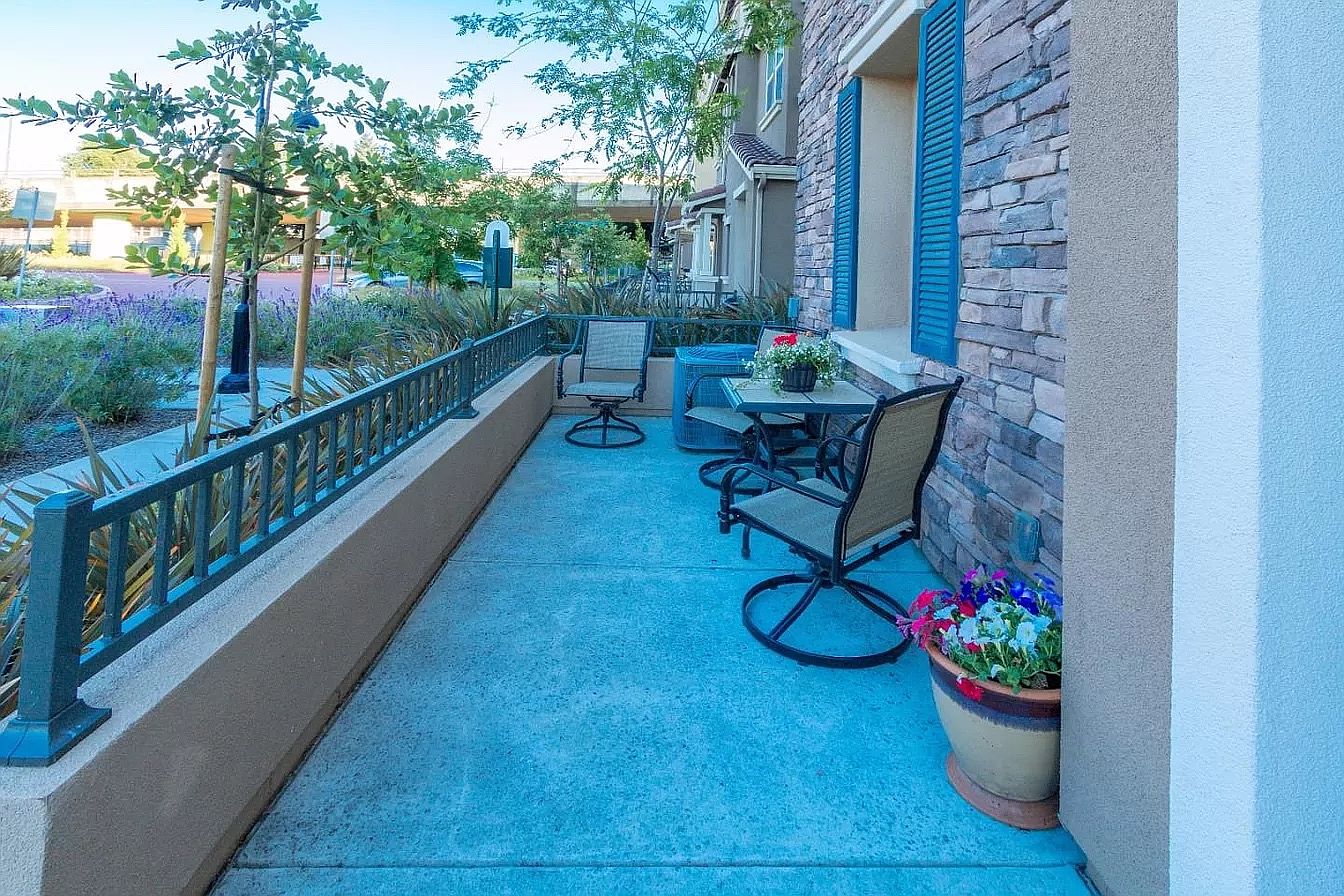 2341 Gibbons St photo 2