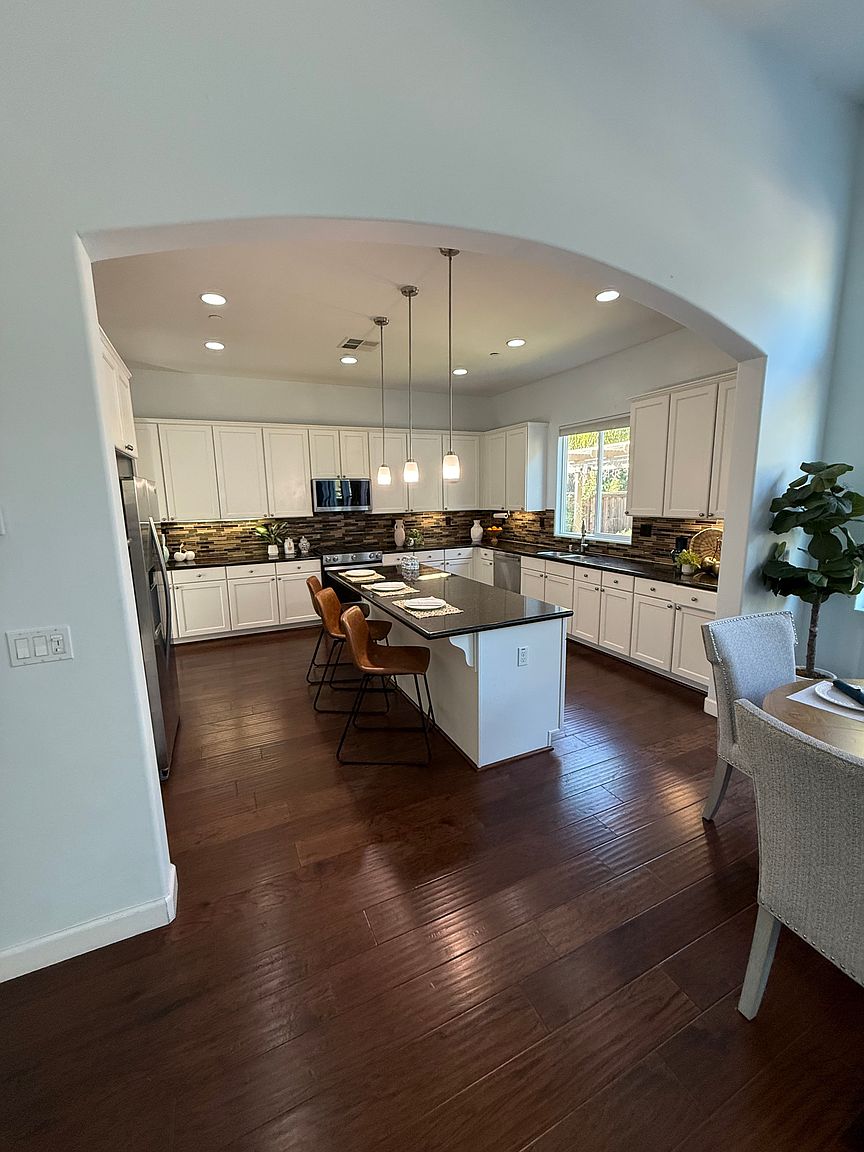 242 Prairie Way photo 4