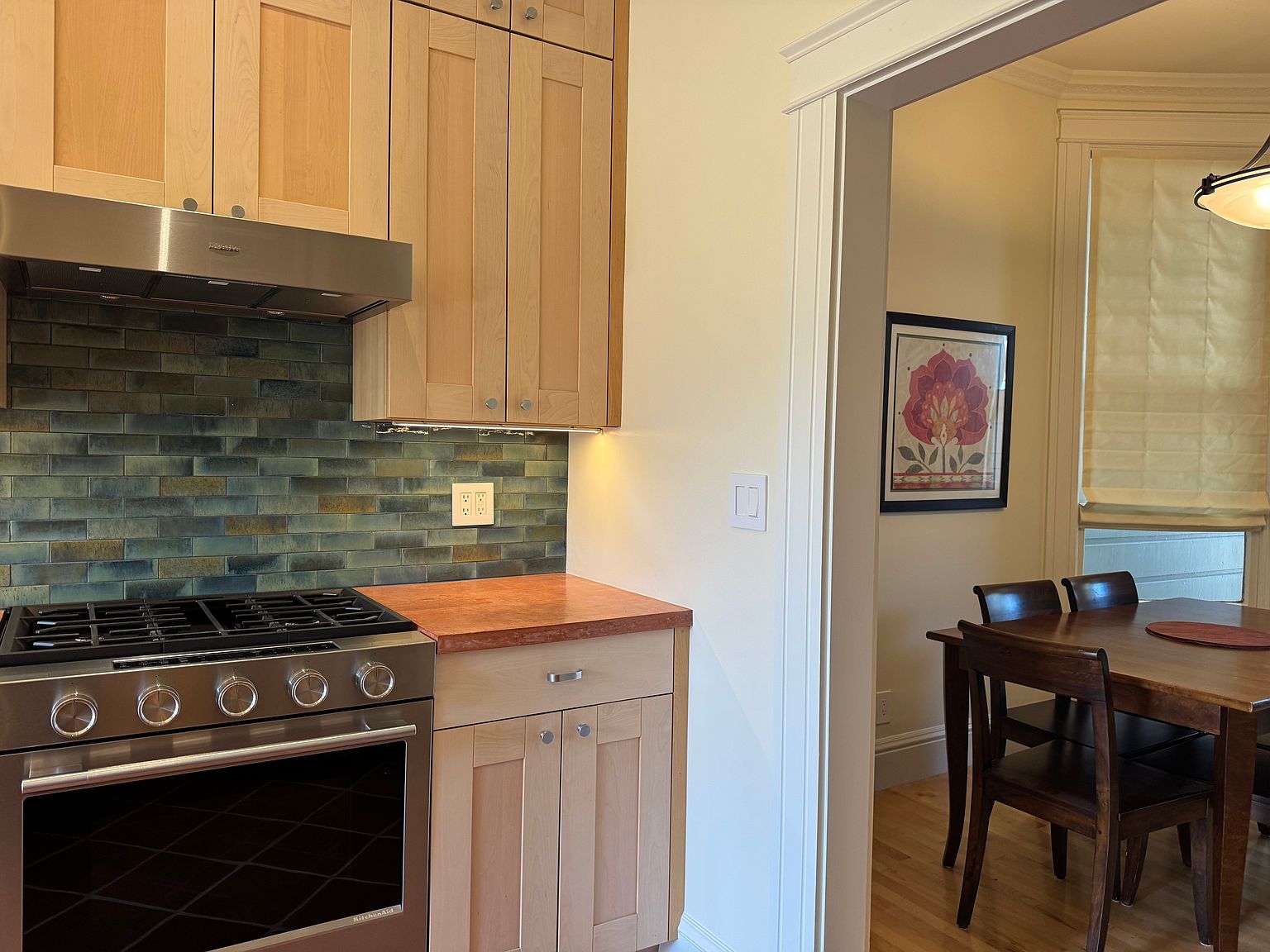1605 Baker St photo 4