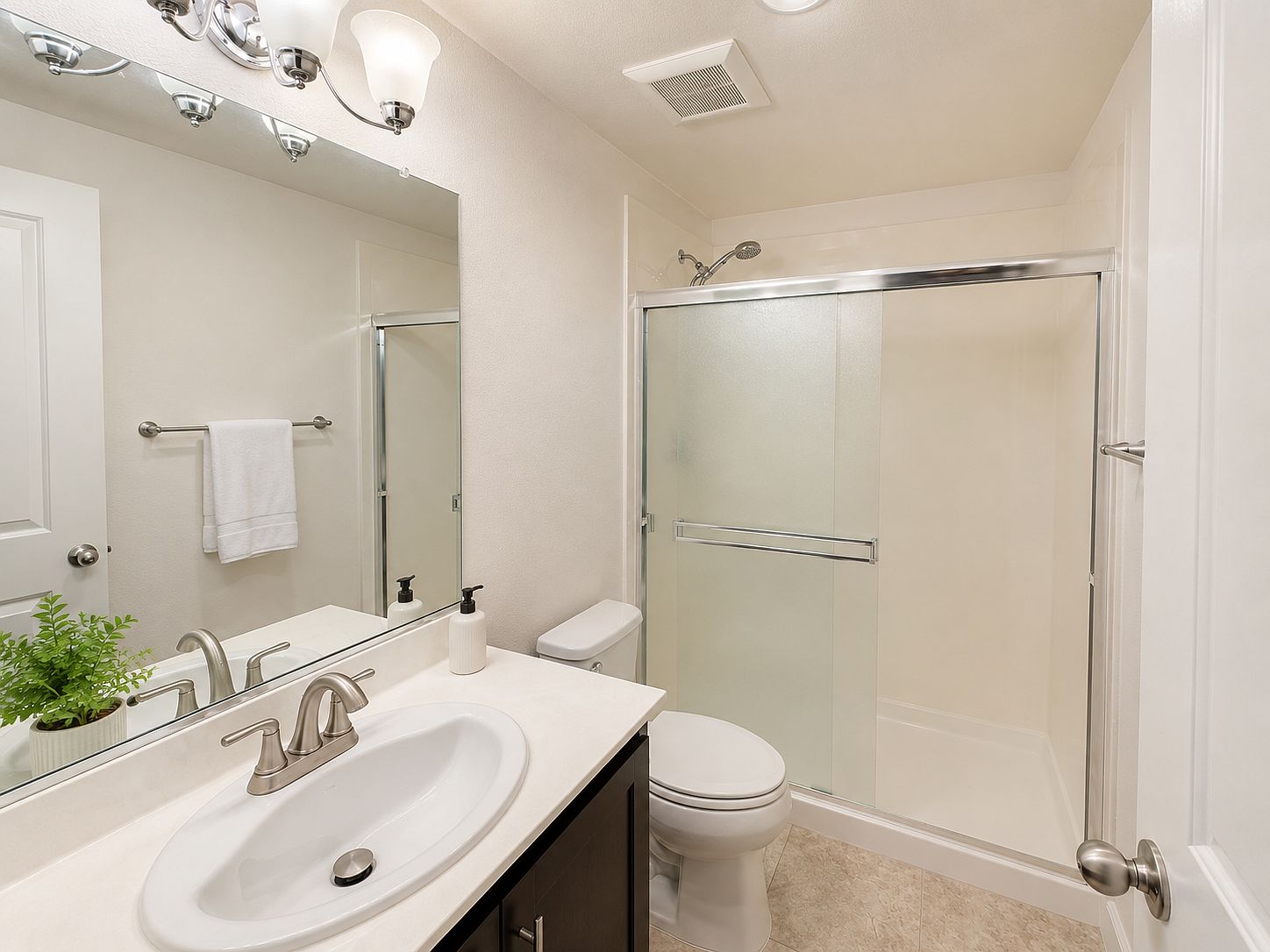 1641 Lee Way photo 4