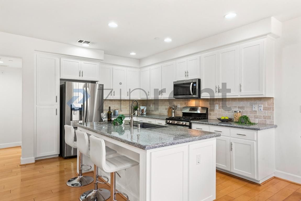 1633 Lee Way photo 4