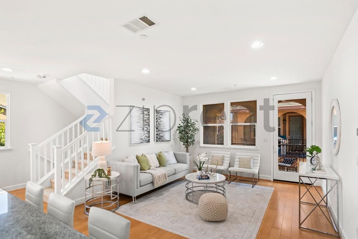1633 Lee Way photo 3