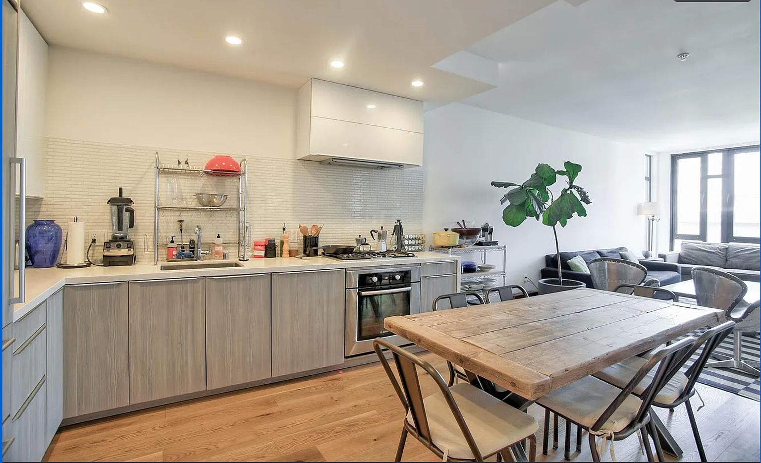 300 Ivy St photo 4