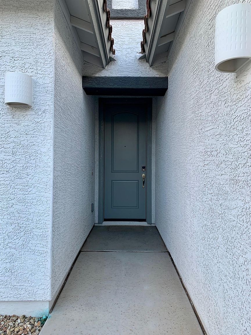 1741 W Cottonwood Ln photo 2