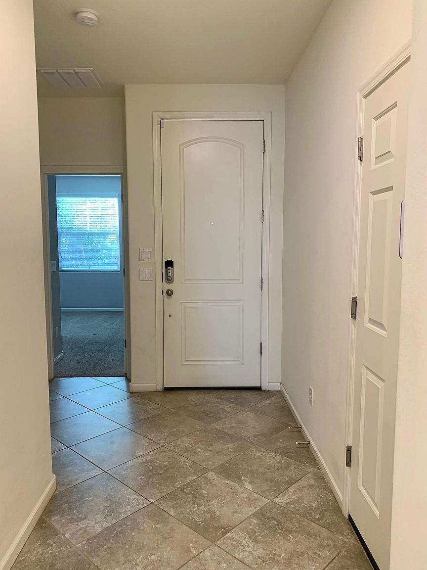 1741 W Cottonwood Ln photo 3