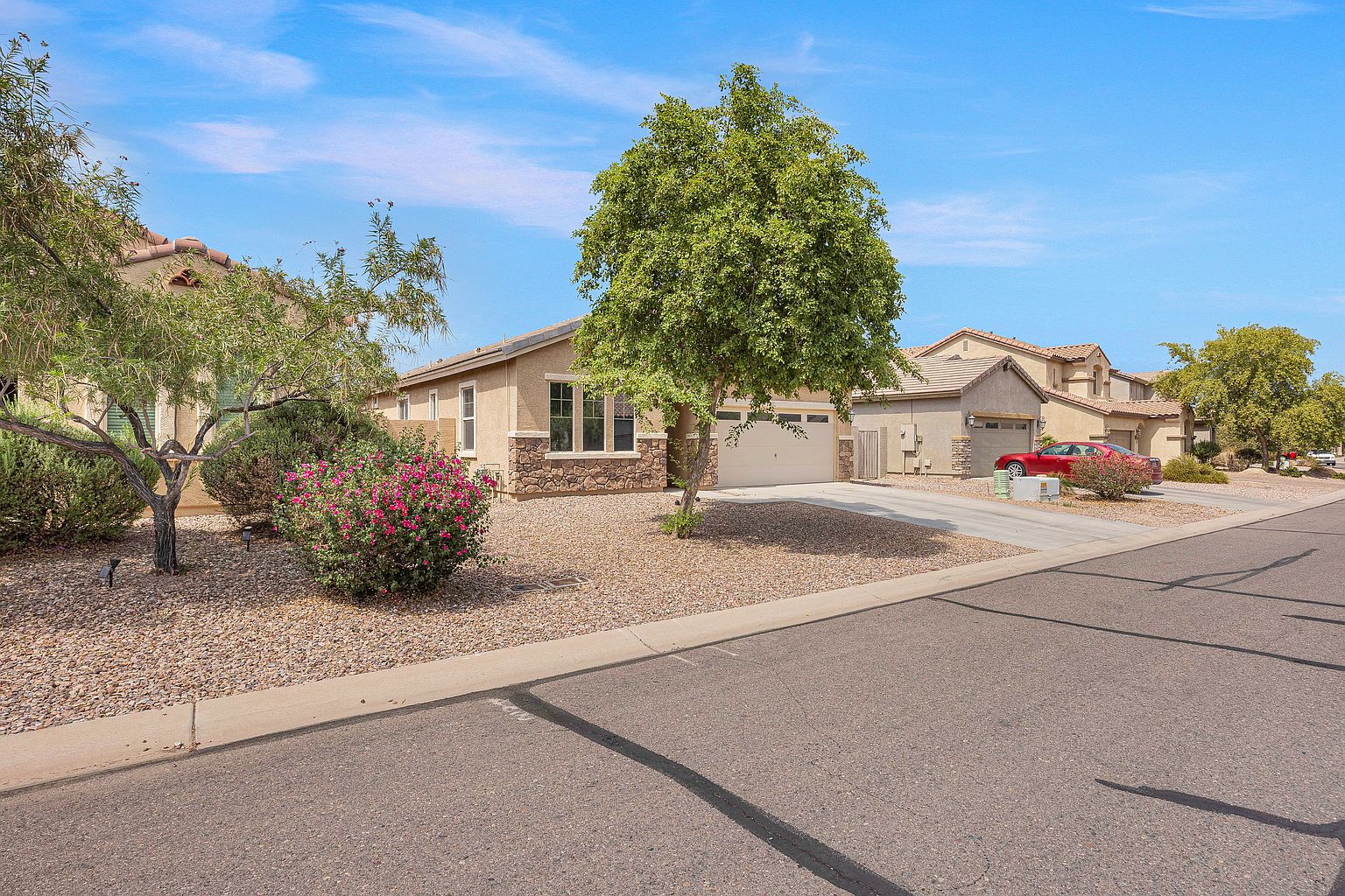 736 E Gold Dust Way photo 2