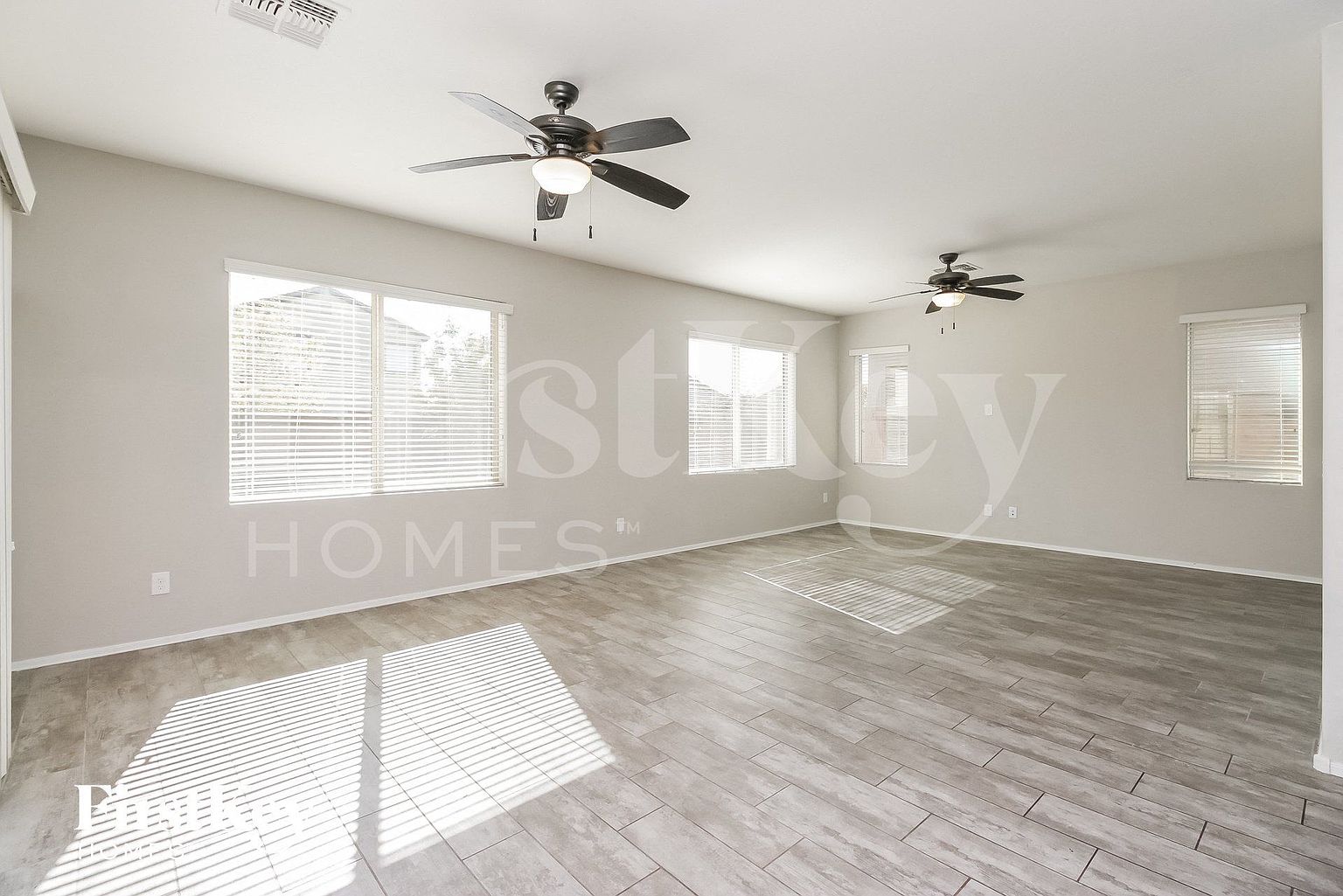 707 E Blossom Rd San Tan Valley, AZ 85143 photo 2
