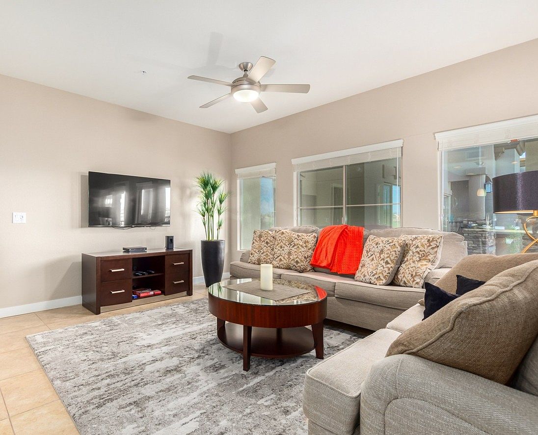 5450 E Deer Valley Dr photo 3