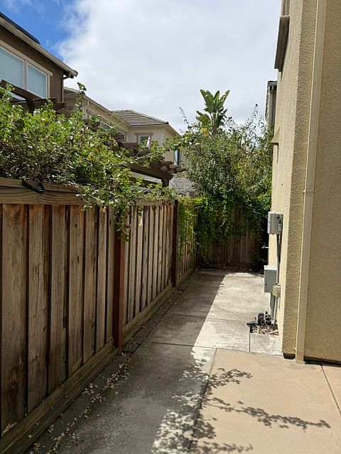 1516 Glenn St photo 2